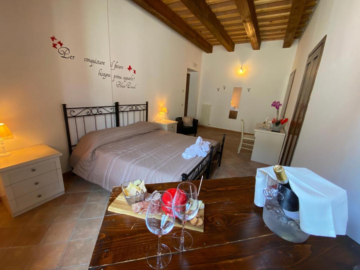 Locanda Della Pieve Pievebovigliana Exteriör bild